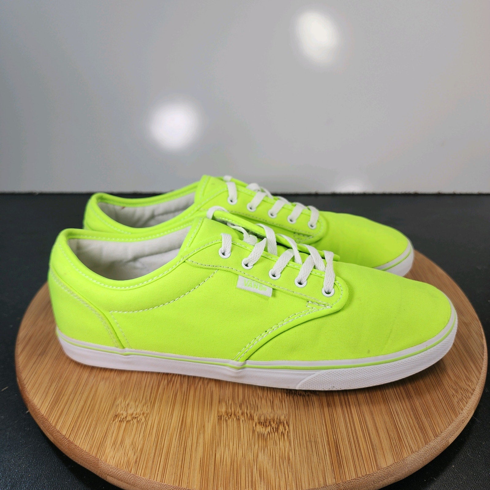 Women's VANS Classic Low Sz 8 010315 Neon Green Canvas Casual Sneakers Shoes