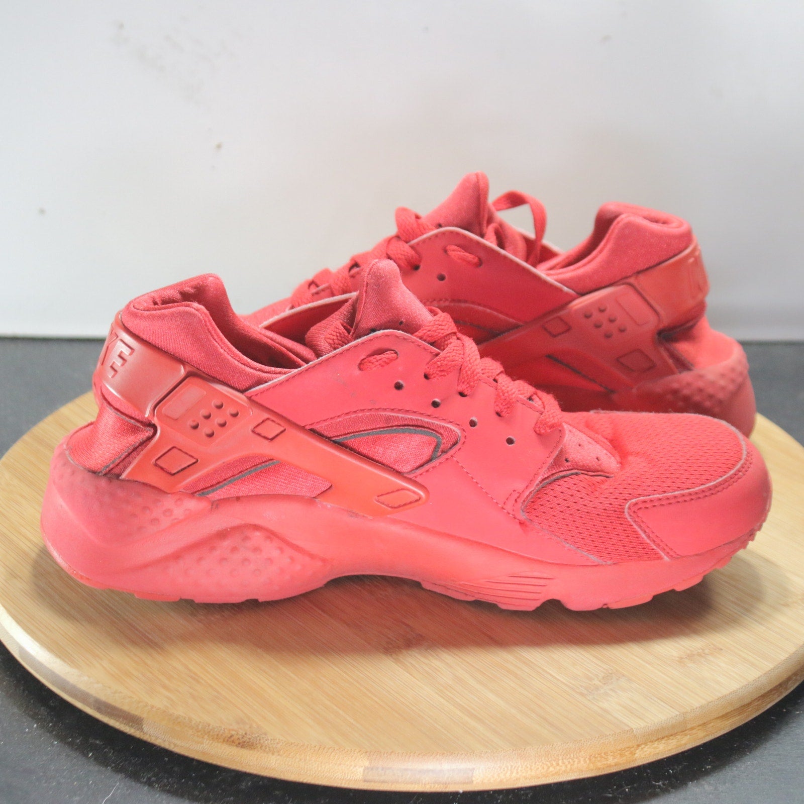 Nike Air Huarache Run Sz 7 Youth=8.5Womens 008808 Triple Red Athletic Sneakers