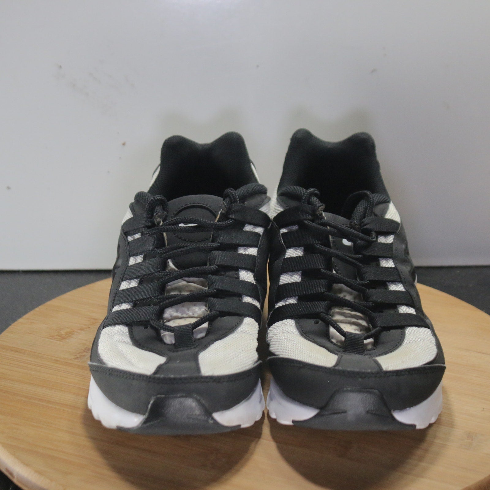 Nike Air Max VG-R Low Size 8 Mens 008453 Black White Running Trainers Sneakers