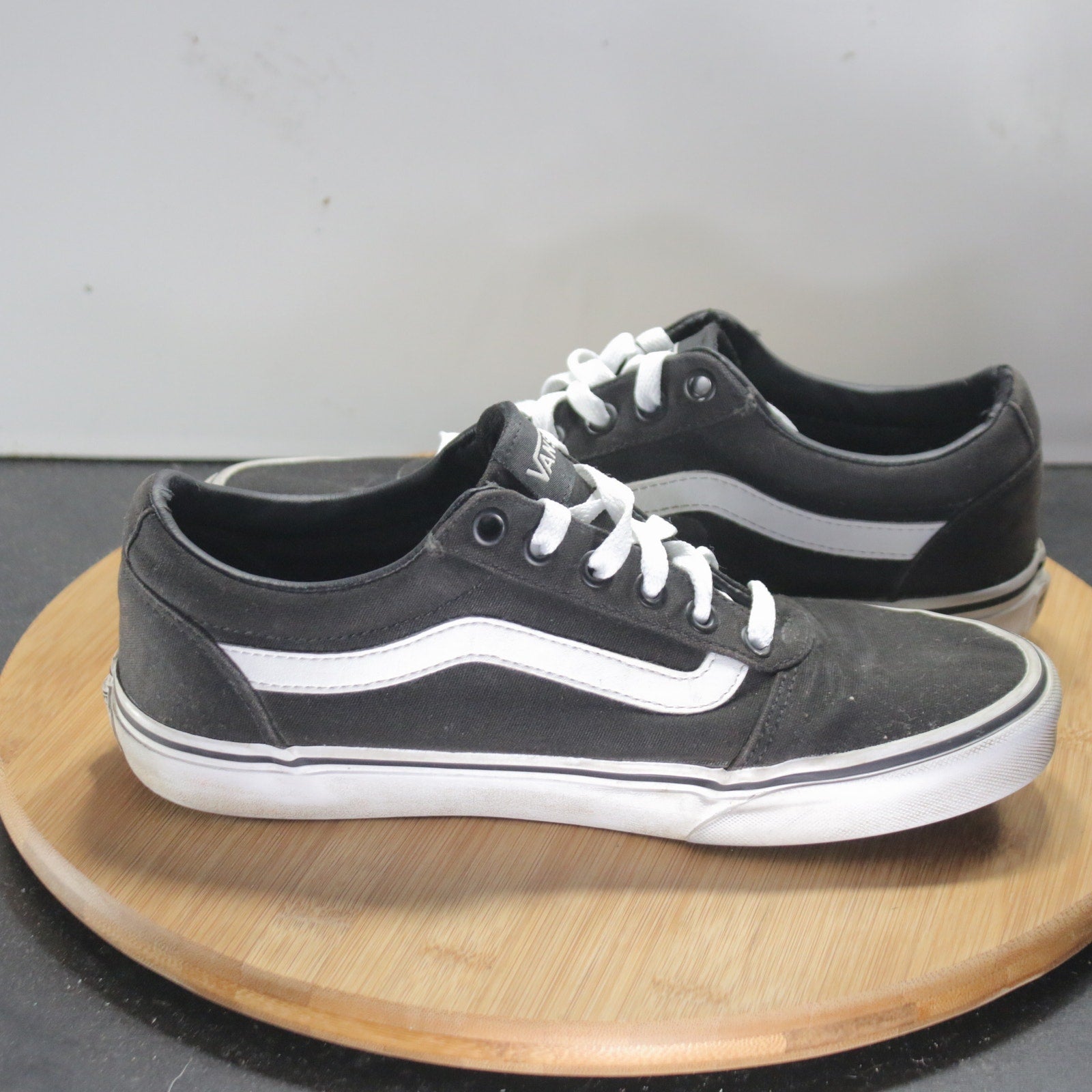 VANS Old Skool Low Sz 8 Womens 008815 Black White Skateboarding Sneakers Shoes