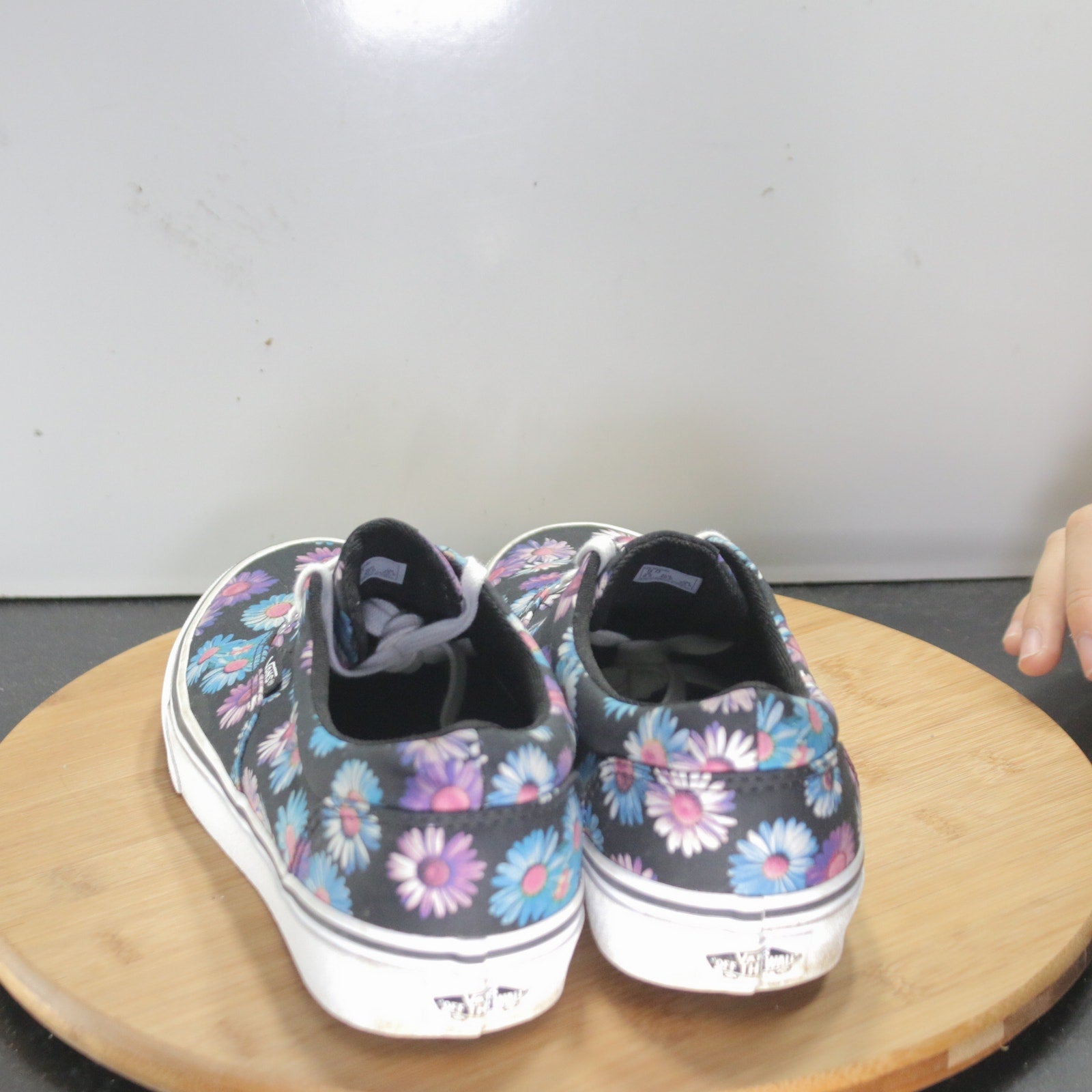 VANS Classic Low Size 9 Womens 008258 Black Blue White Flower Skating Sneakers