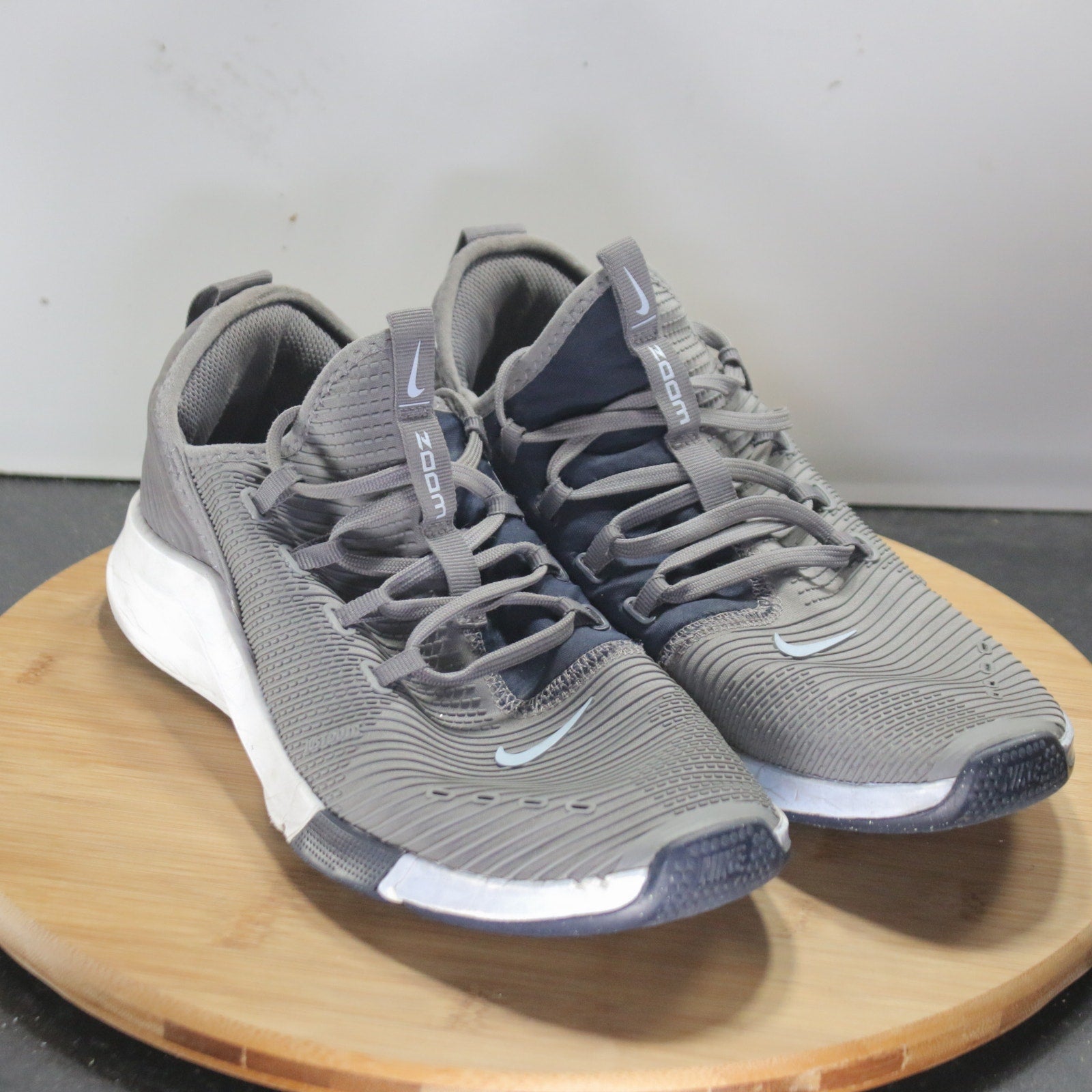 Nike Air Zoom Elevate Sz 9 Womens 008602 Gray Silver Guava Ice Running Sneakers