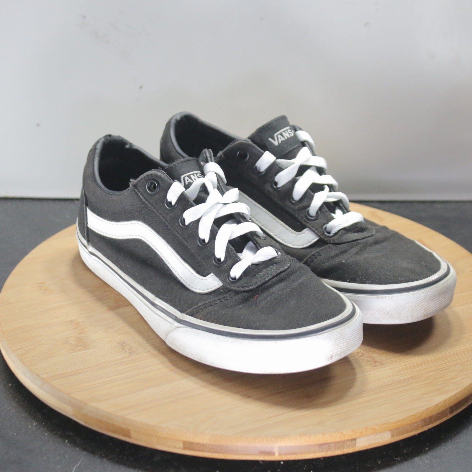 VANS Old Skool Low Sz 8 Womens 008815 Black White Skateboarding Sneakers Shoes