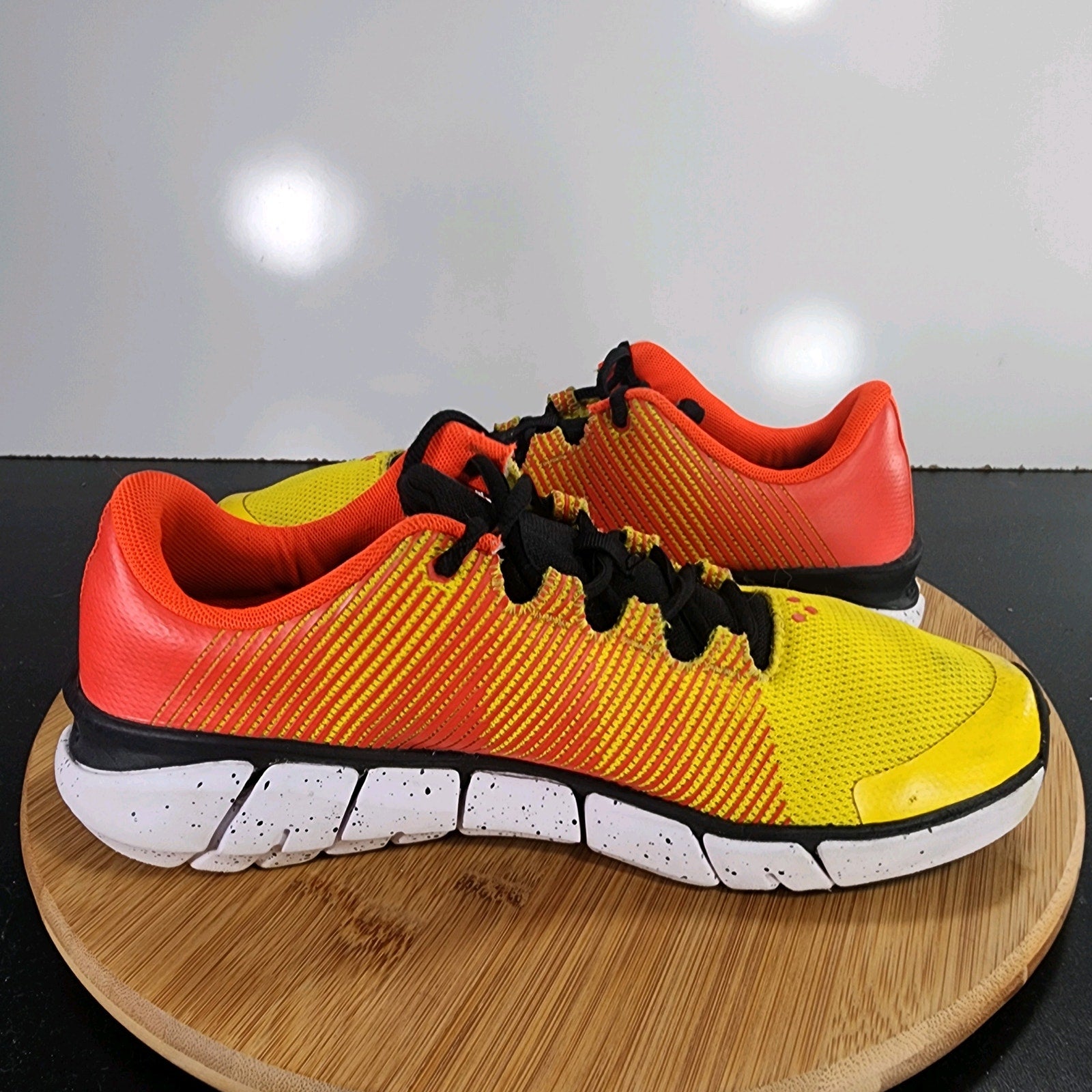 Under Armour Level X Sz 7 Youth=8.5Womens 009385 Orange Yellow Running Sneakers