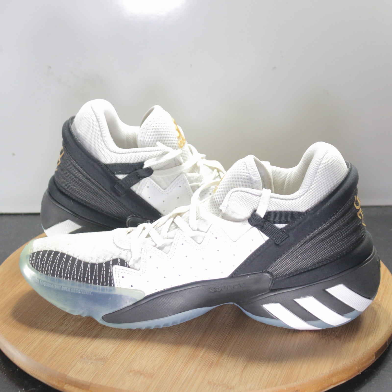 adidas D.O.N. Issue 2 Low Size 7.5 Mens 008320 White Black Basketball Sneakers