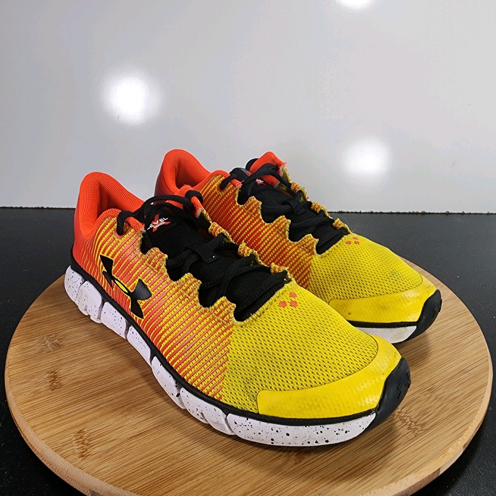 Under Armour Level X Sz 7 Youth=8.5Womens 009385 Orange Yellow Running Sneakers