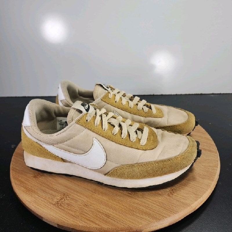 Nike Daybreak Sz 7.5 Womens 008945 Wheat Beige White Running Athletic Sneakers