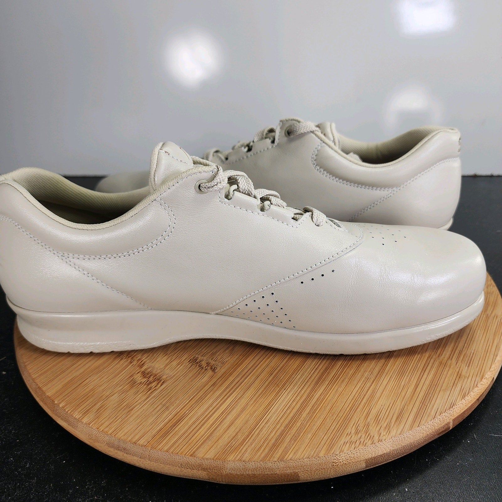 Womens SAS Free Time Sz 11 009914 Cream Leather Tripad Comfort Casual Sneakers