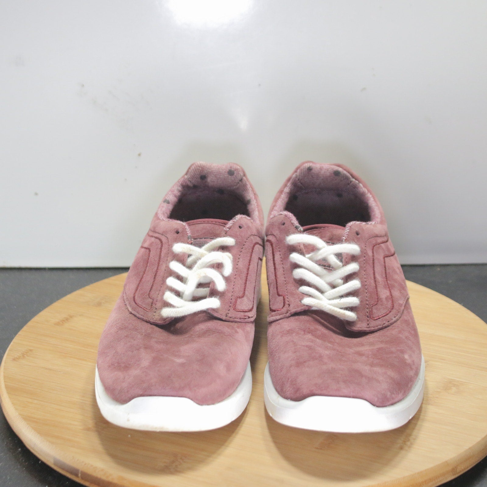 VANS Ultracush Low Size 9.5 Womens 008392 Burgundy White Skateboarding Sneakers