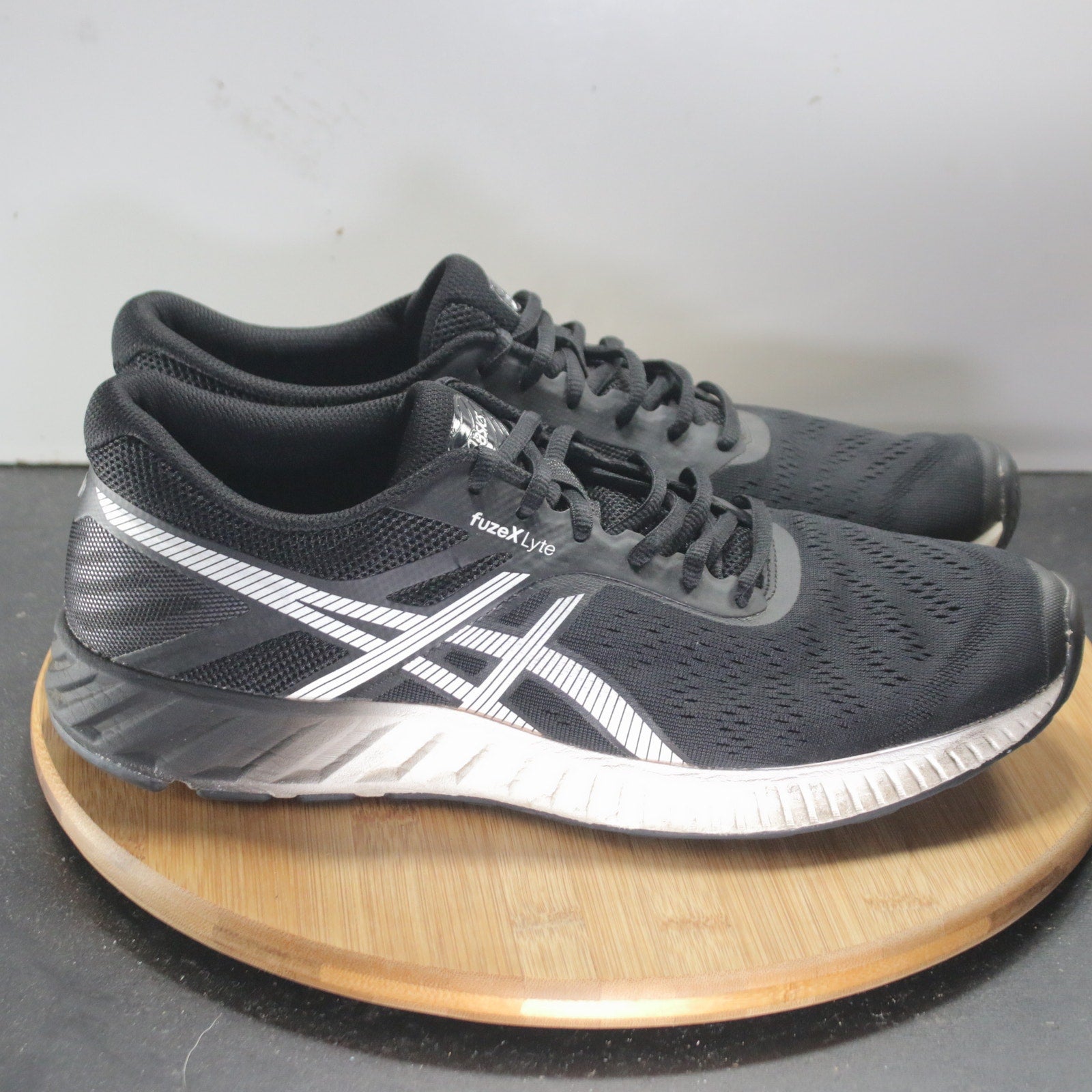 ASICS GEL Fuze X Lyte Low Sz 11Mens 008769 Black White Running Training Sneakers