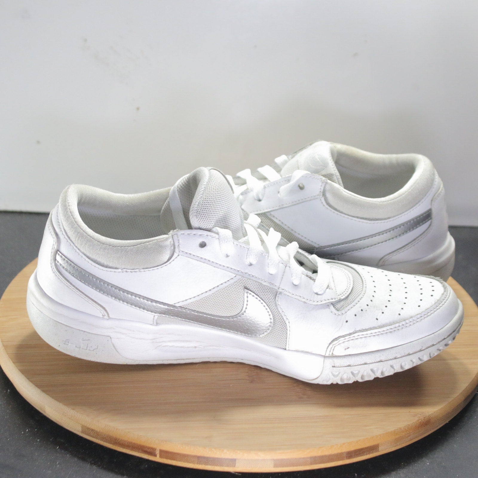 Nike Zoom Court Lite 3 Low Size 10 Womens 008650 White Silver Running Sneakers