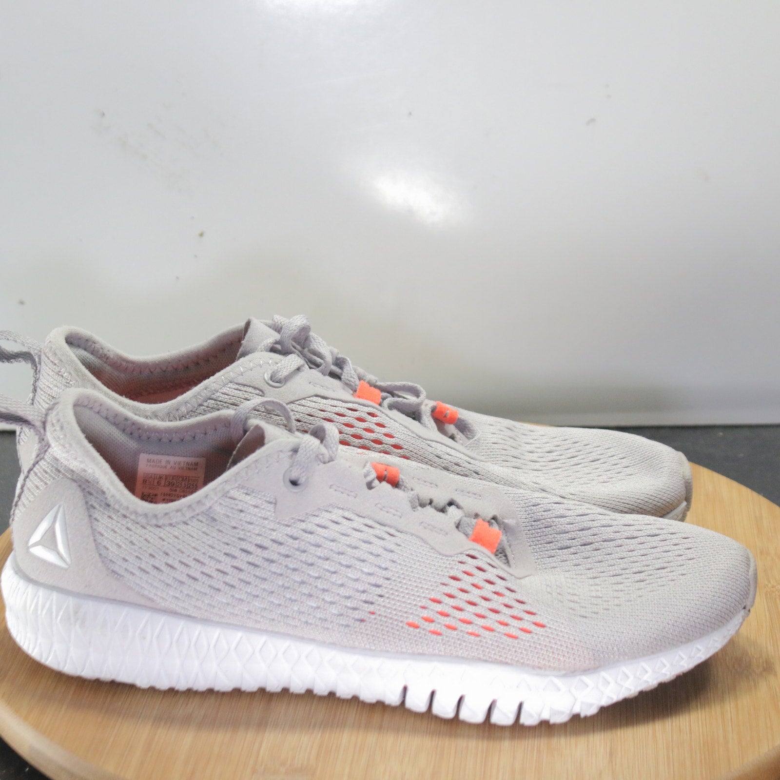 Reebok Flexagon Low Size 8.5 Womens 008399 Gray Orange Running Athletic Sneakers