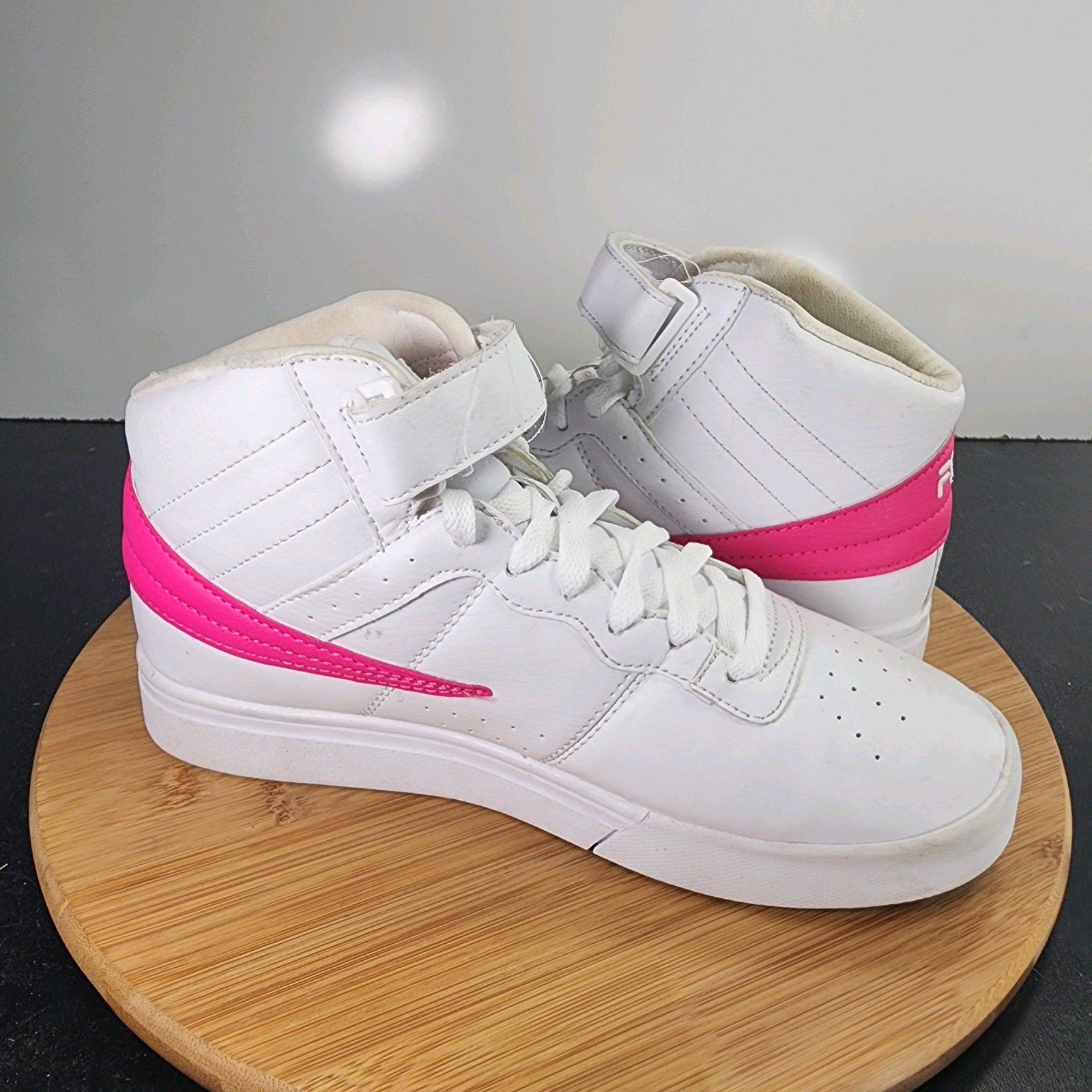 Women's Fila  Disruptor II Sz 8 010161 White Leather Basketball Casual Sneakers