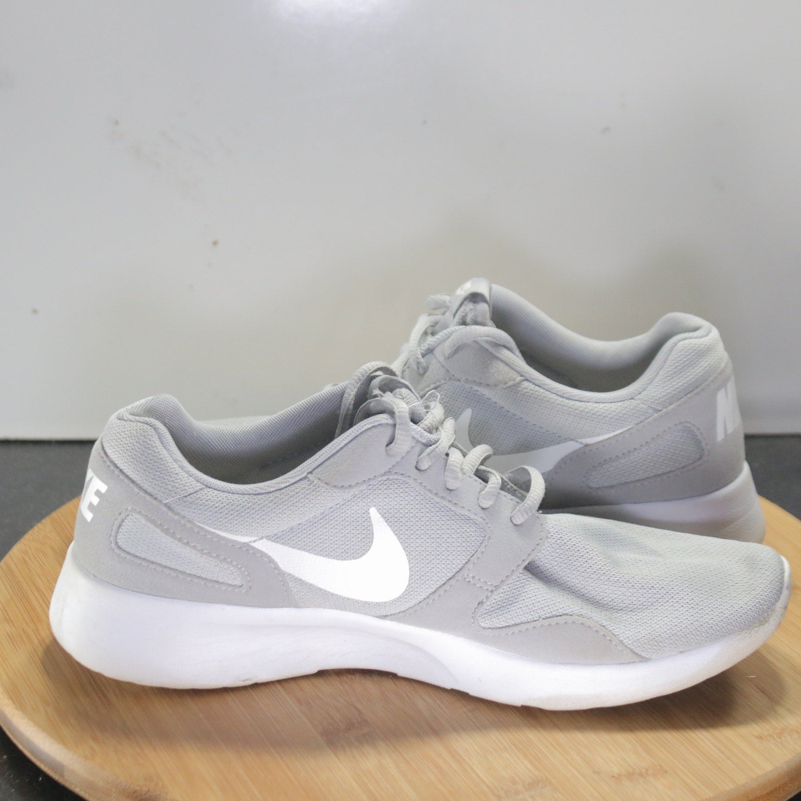 Nike Kaishi Low Size 8 Womens 008376 Wolf Gray White Running Athletic Sneakers