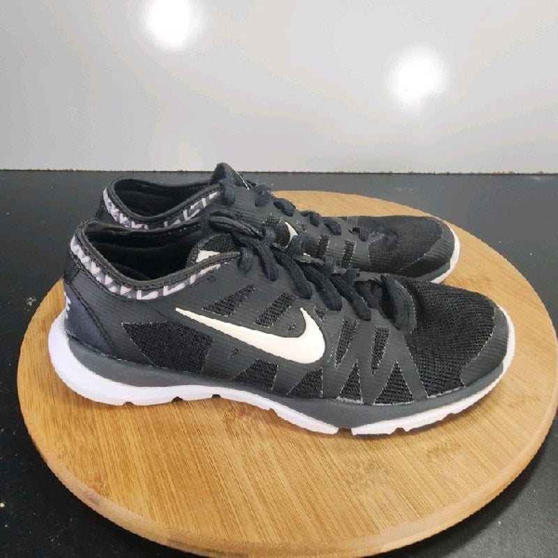 Nike Flex Supreme TR Low Sz 6Womens 009088 Black White Running Training Sneakers