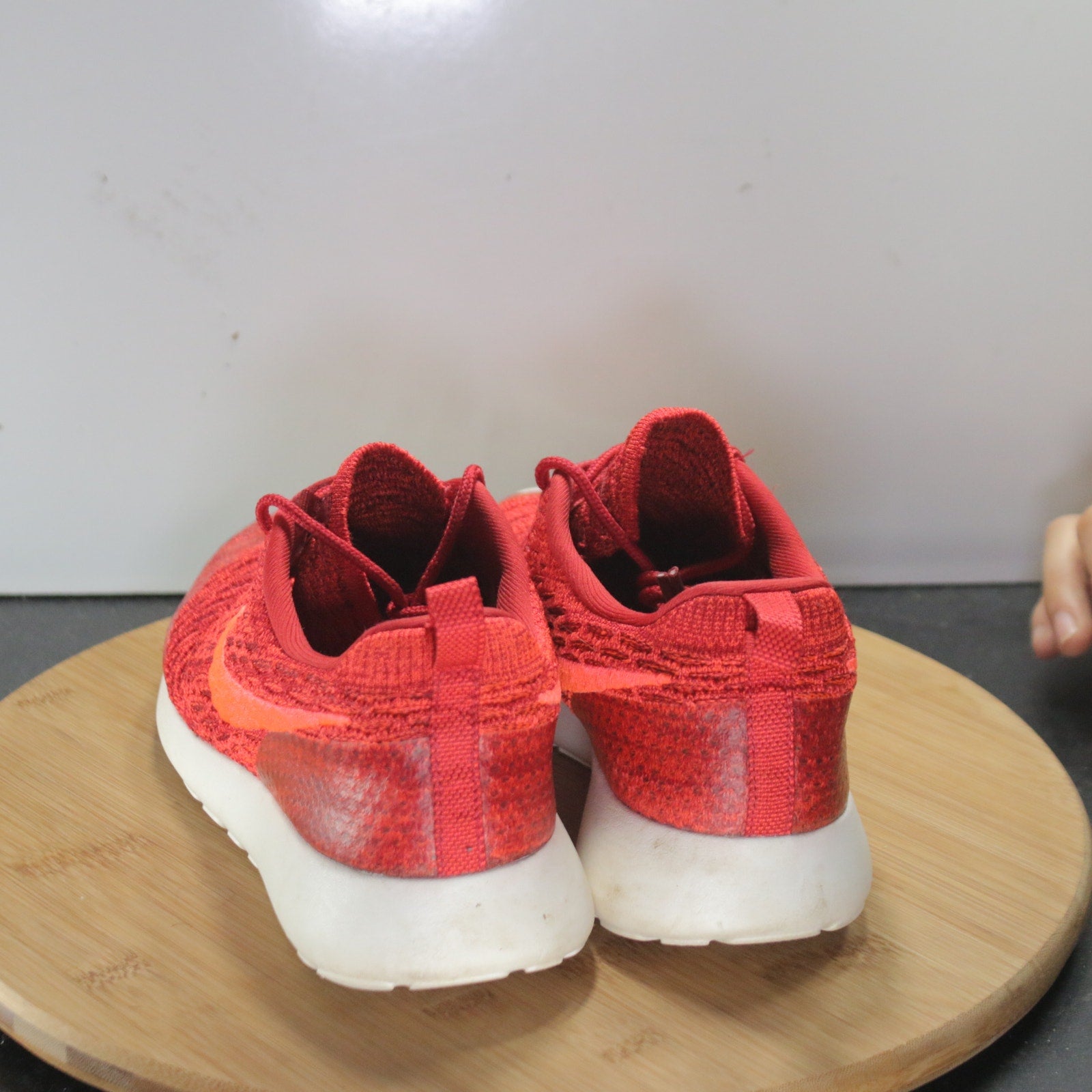 Nike Roshe Run Flyknit Low Size 7 Womens 008458 Red Running Trainers Sneakers