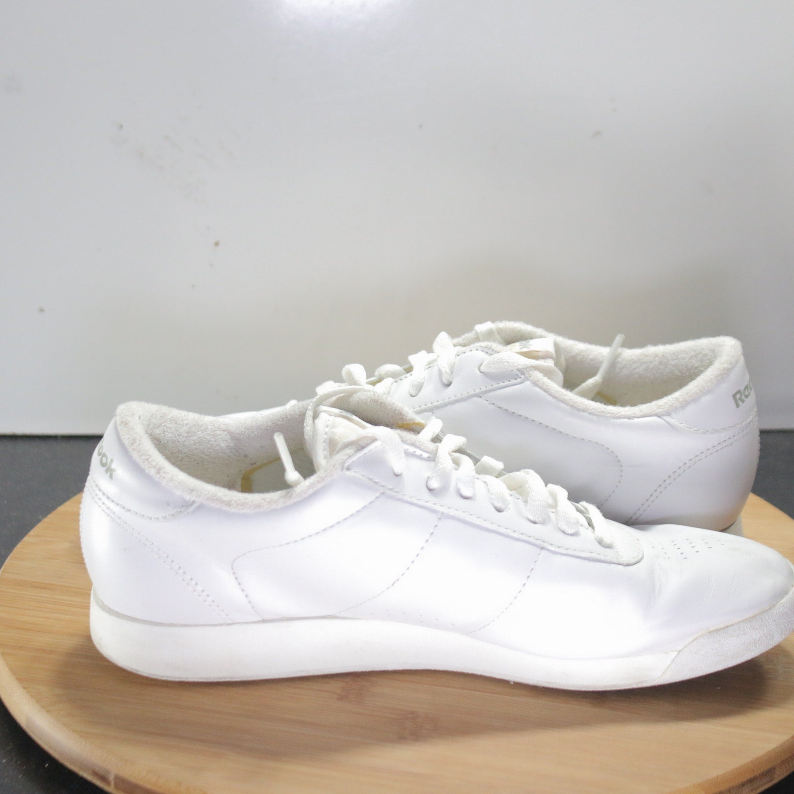 Reebok Classic Leather Low Sz 8.5 Womens 008408 White Running Trainers Sneakers