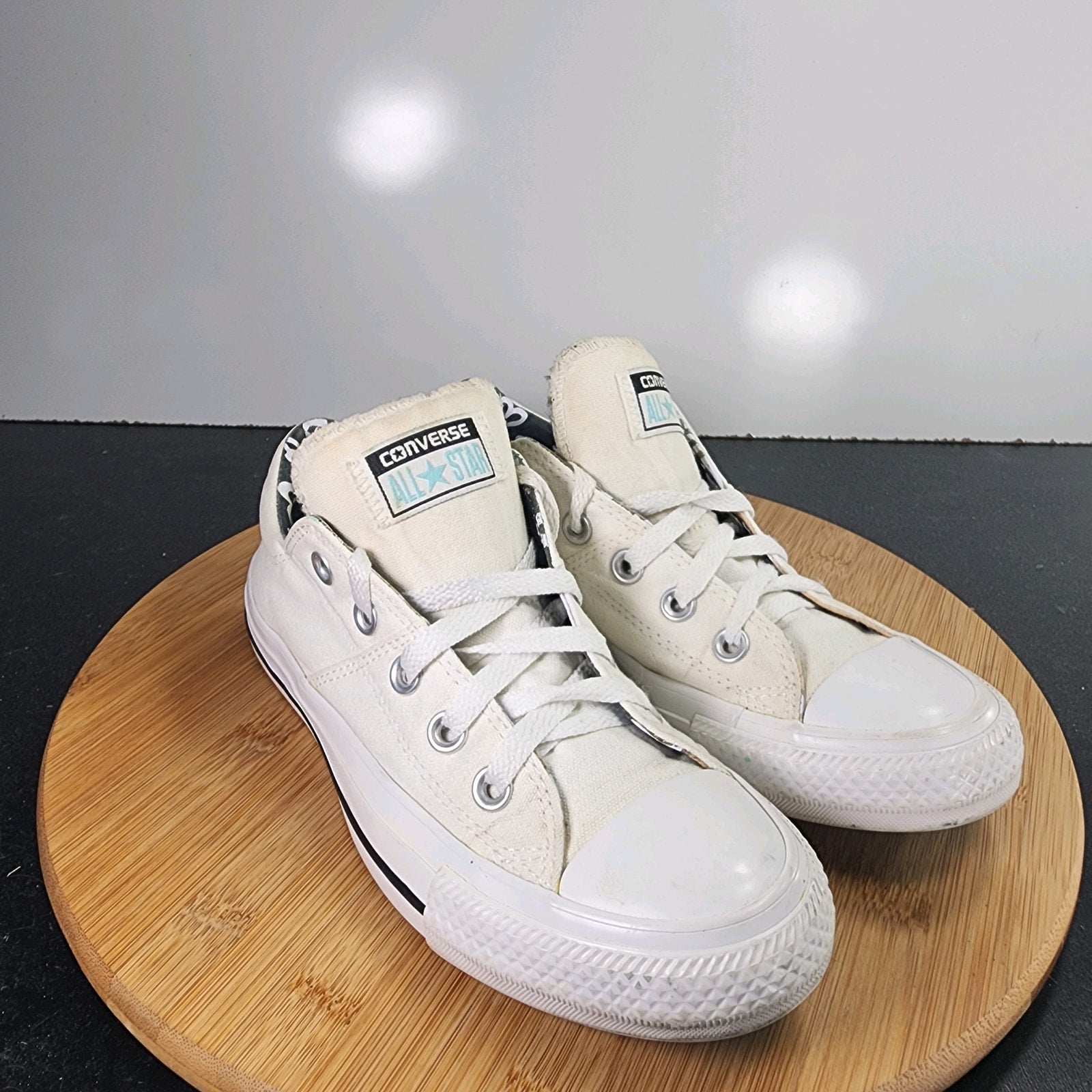 Women's Converse Chuck Taylor All Star Sz 6 010167 White Canvas Casual Sneakers