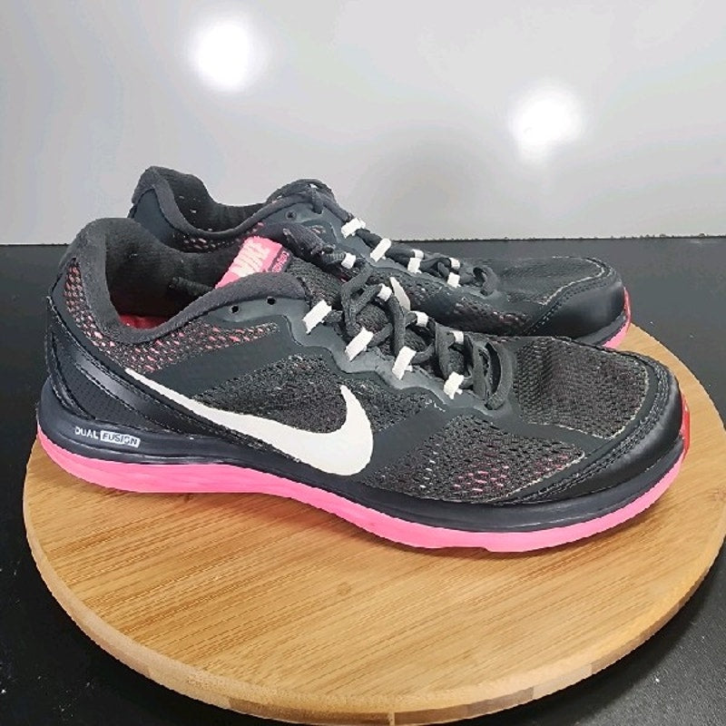 Nike Dual Fusion Run Low Sz 10 Womens 009090 Black White Pink Running Sneakers