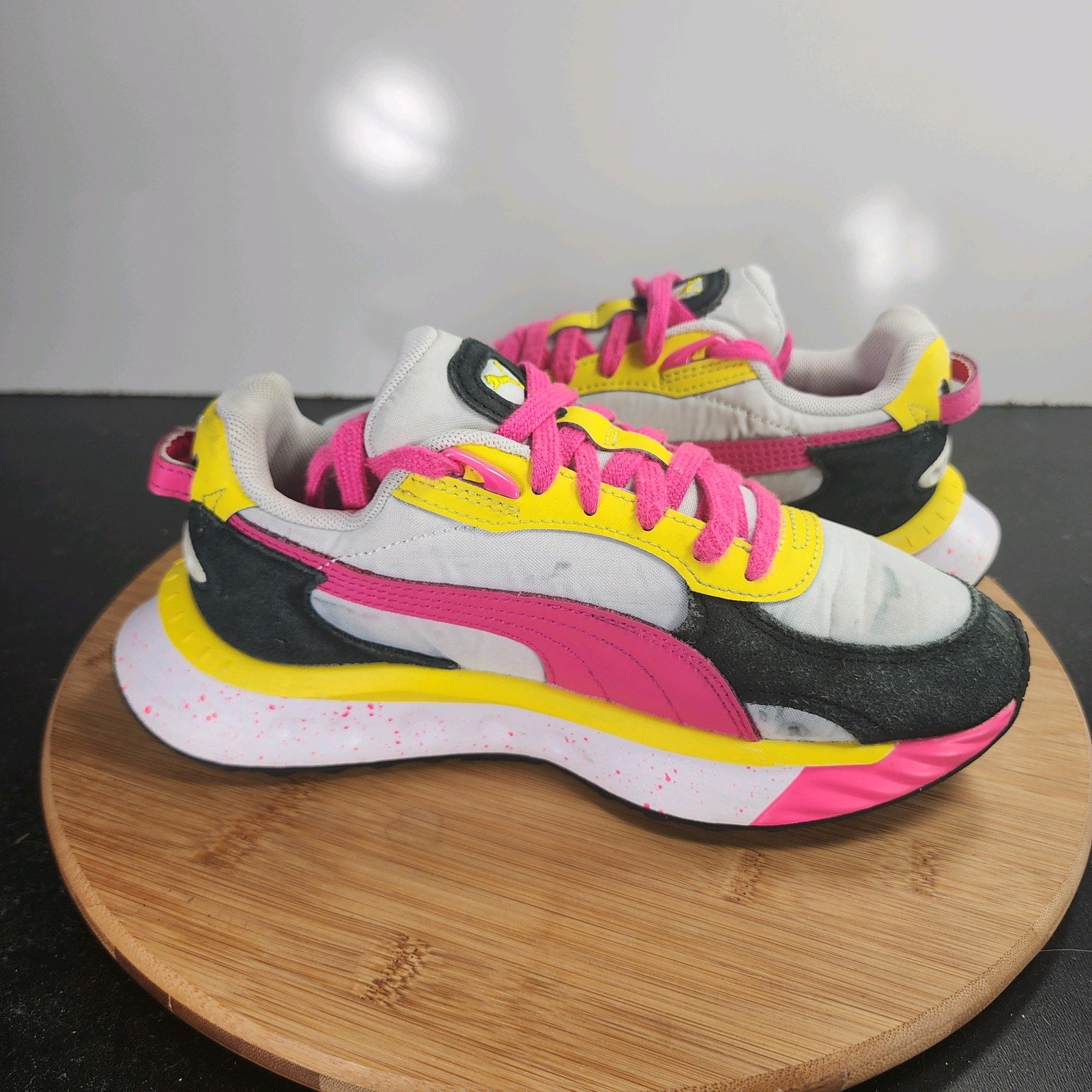 Big Kids PUMA Wild Rider Rollin Sz 4 009994 White Pink Mesh Running Sneakers