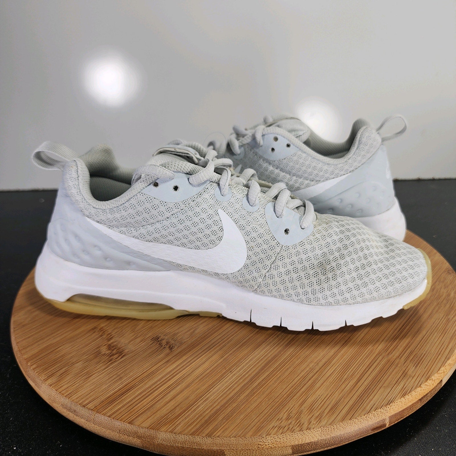 Nike Air Max Motion Low Sz 8 Womens 009638 White Mesh Running Training Sneakers