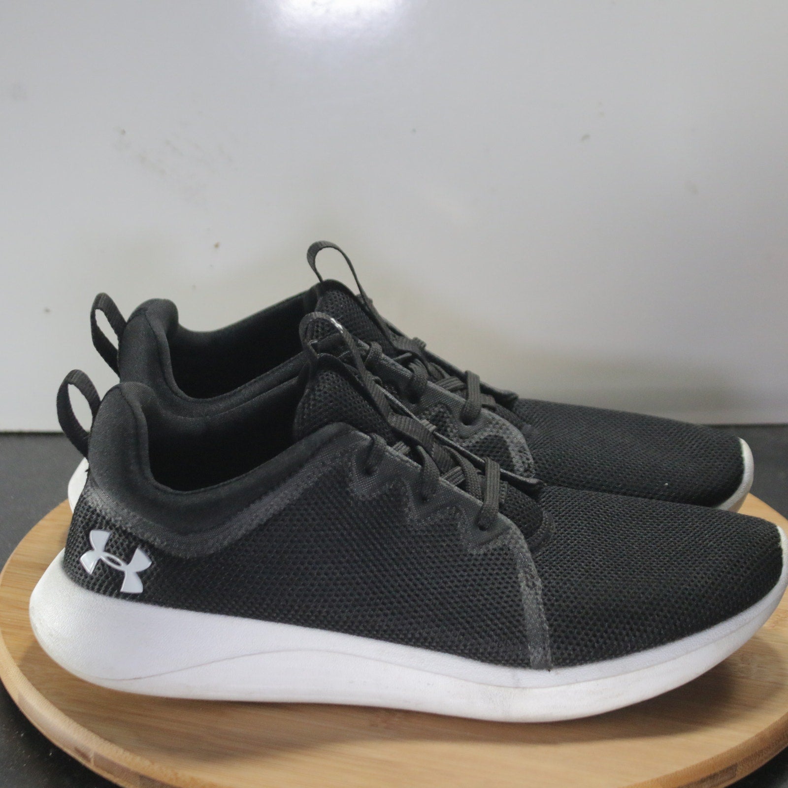 Under Armour Skylar Sz 10 Womens 0084887 Black White Running Athletic Sneakers