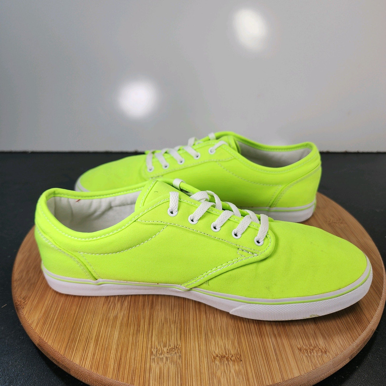 Women's VANS Classic Low Sz 8 010315 Neon Green Canvas Casual Sneakers Shoes