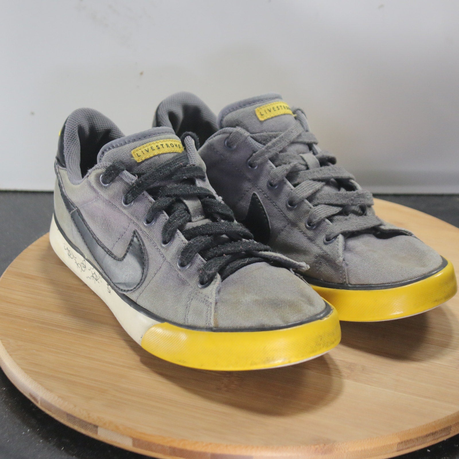 Nike Livestrong Sz 6.5 Youth=8Womens 008735 Black Gray Yellow Casual Sneakers