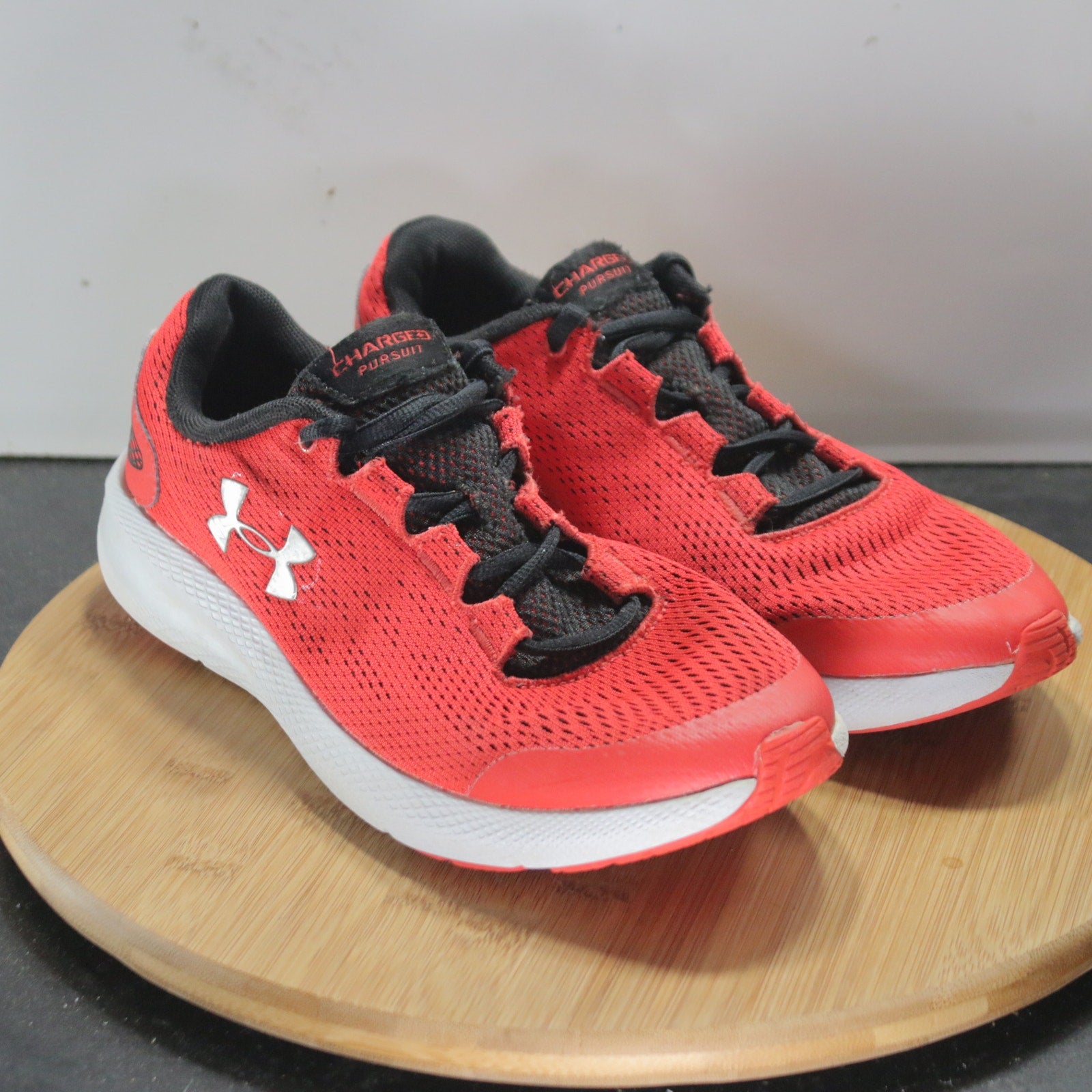 Under Armour Charged Pursuit Low Sz 7 Youth=8.5Womens 008791 Black Red Sneakers