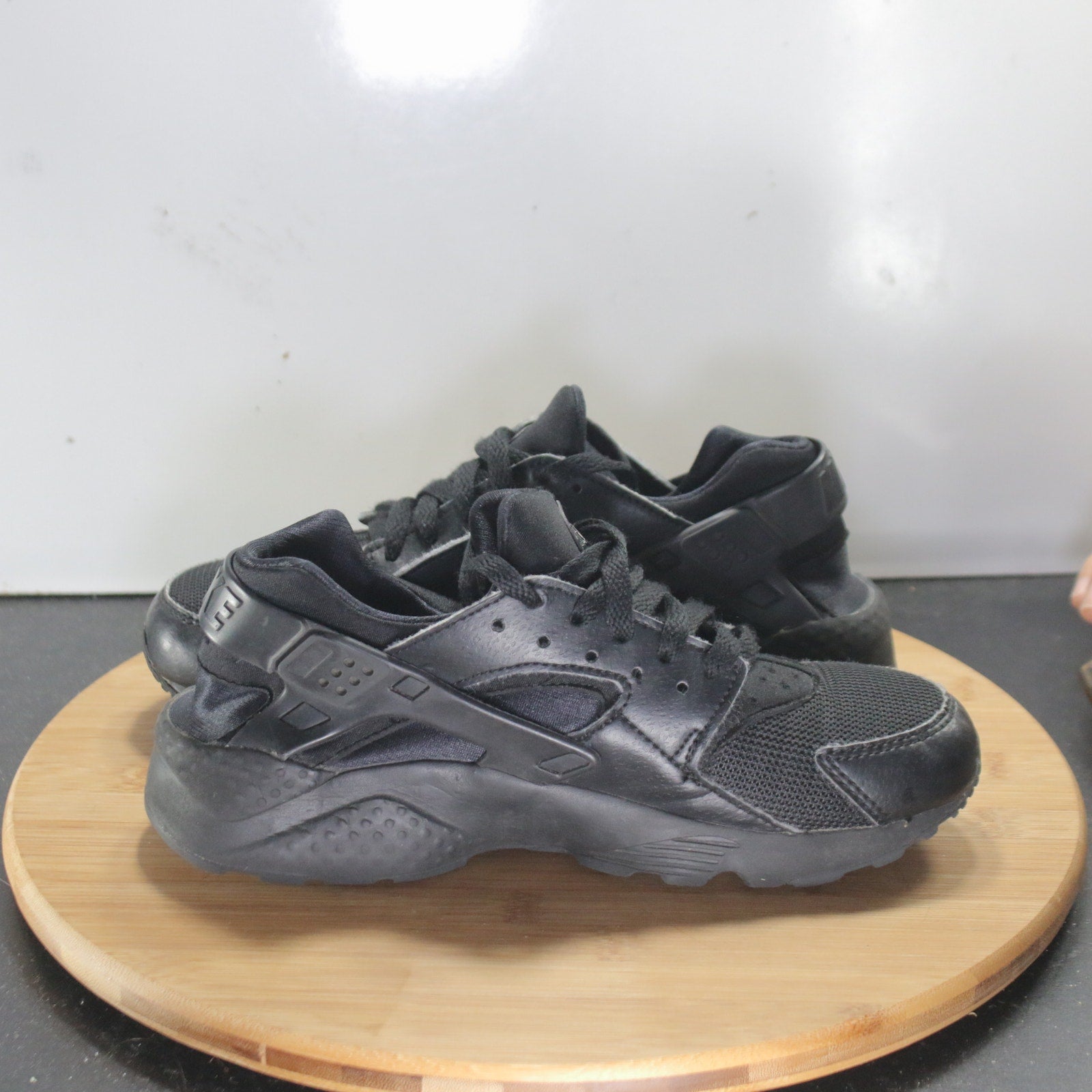 Nike Air Huarache Run Sz 5.5youth=7womens 008308 Triple Black Athletic Sneakers