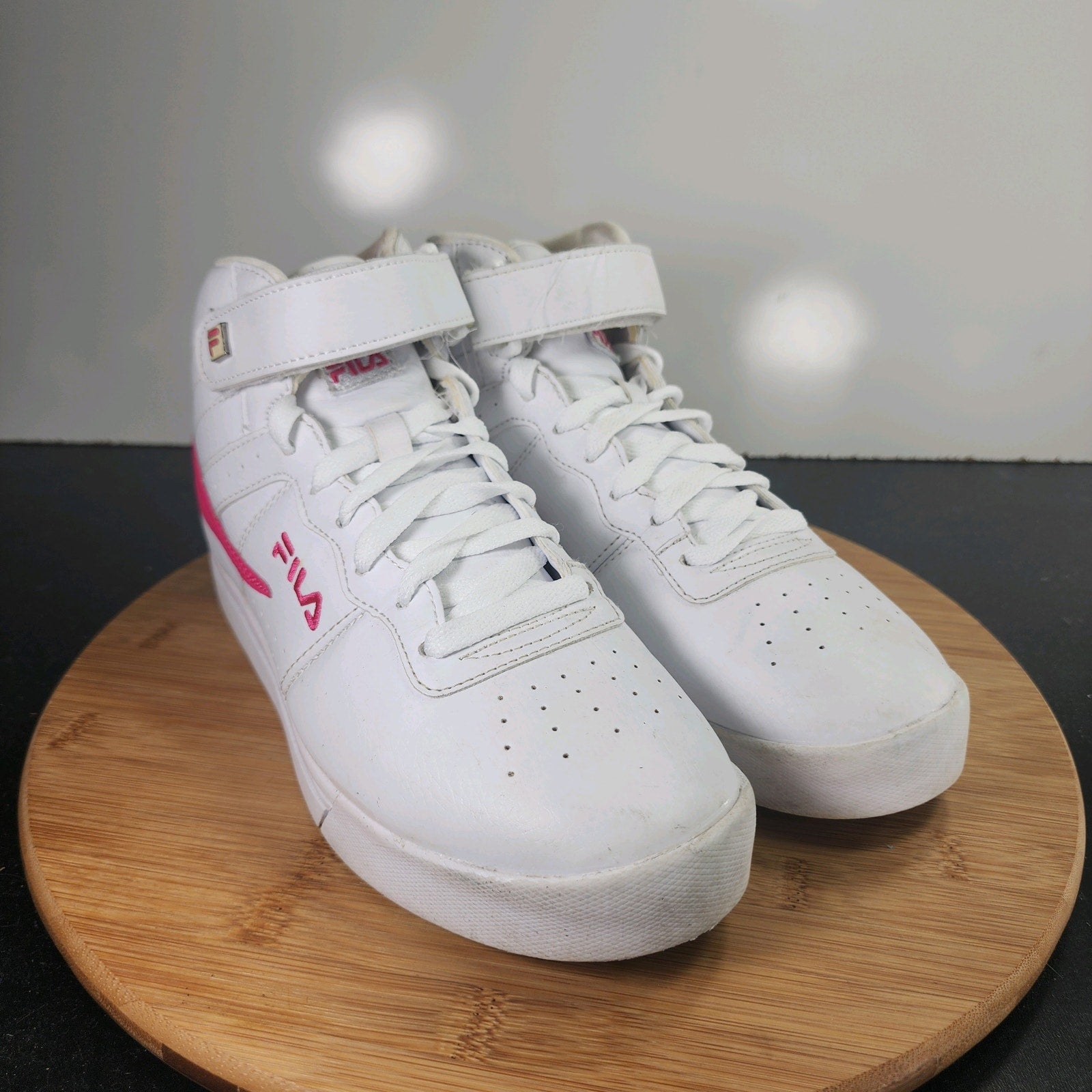 Women's Fila  Disruptor II Sz 8 010161 White Leather Basketball Casual Sneakers