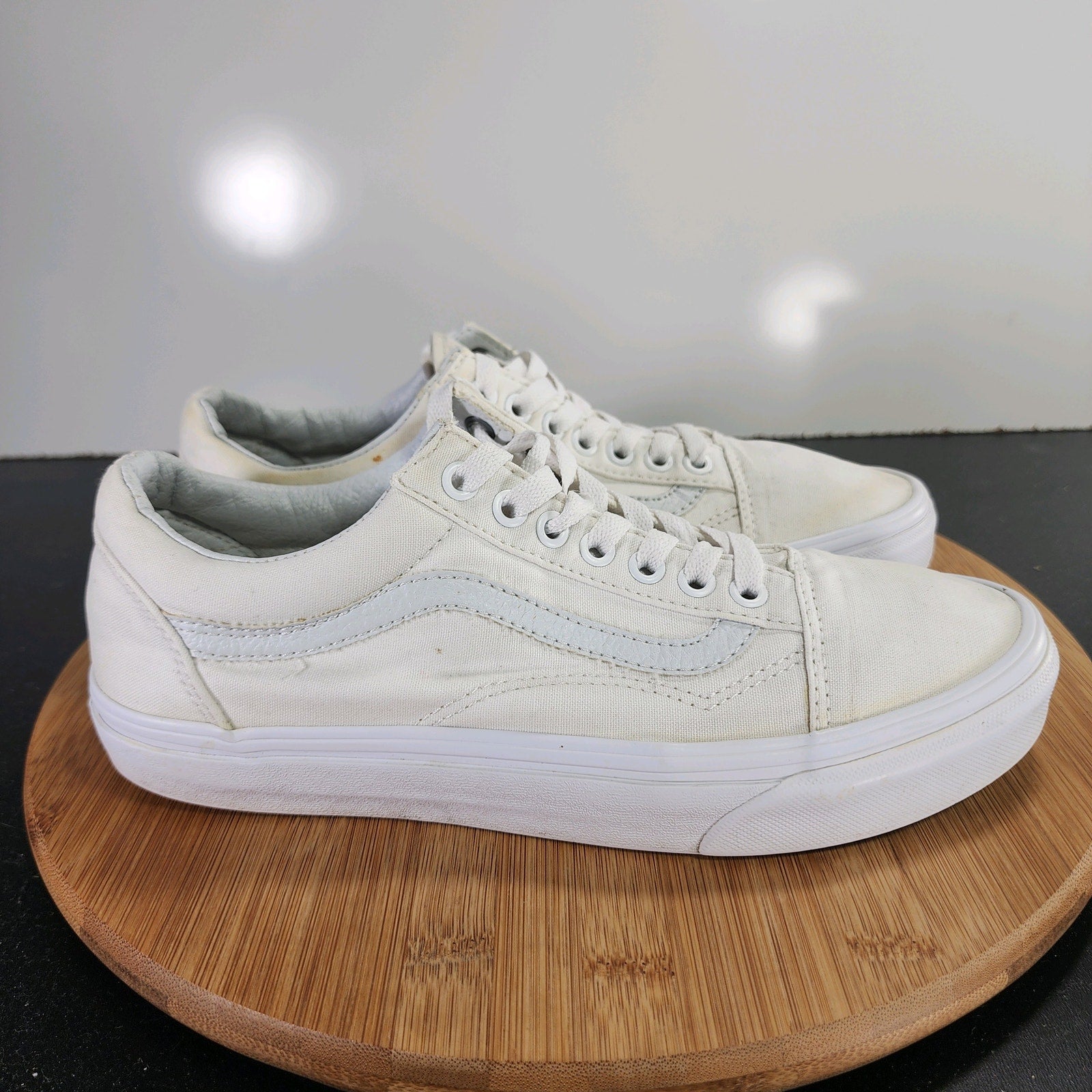 VANS Old Skool Low Sz 9 Womens 009620 White Canvas Skateboarding Sneakers Shoes