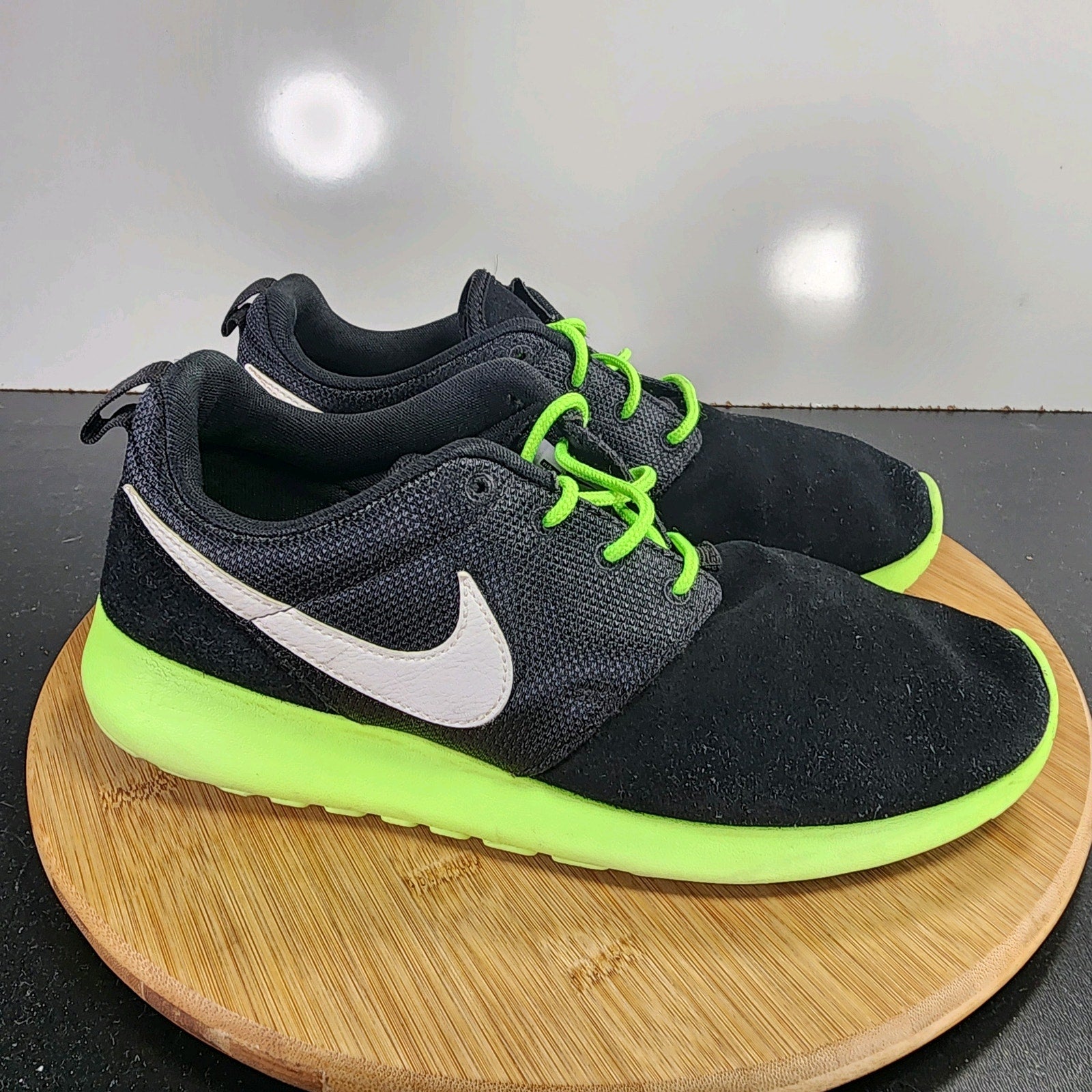 Nike Roshe One Sz 6.5 Youth=7.5Womens 009378 Black White Green Running Sneakers